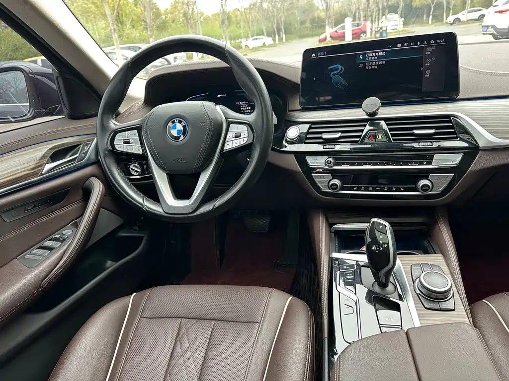 BMW 5 Series New Energy - фото 14