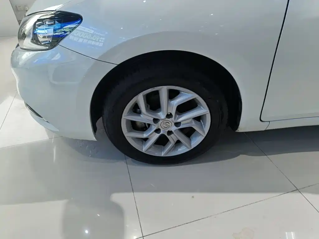 Nissan Tiida — миниатюра 23