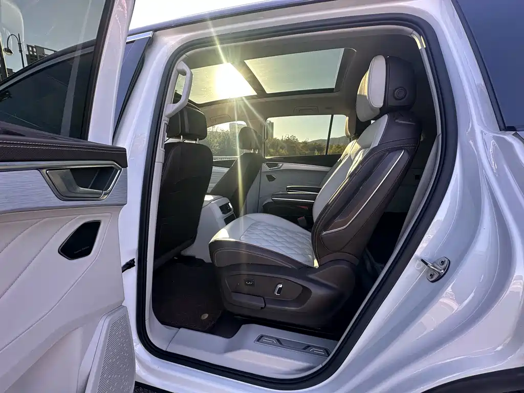 Volkswagen Viloran 2022 530TSI Flagship Pro 6 мест