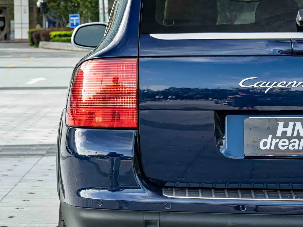 Porsche Cayenne — миниатюра 9