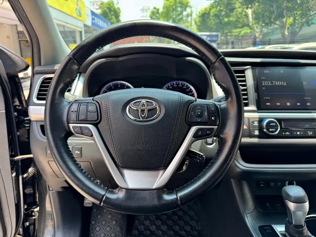 Toyota Highlander 2018 2.0T Luxury 7 мест VI