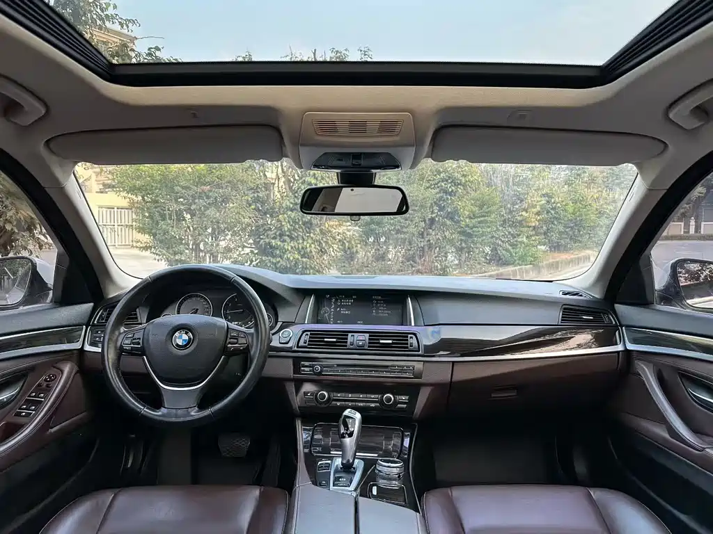 BMW 5 Series — миниатюра 4