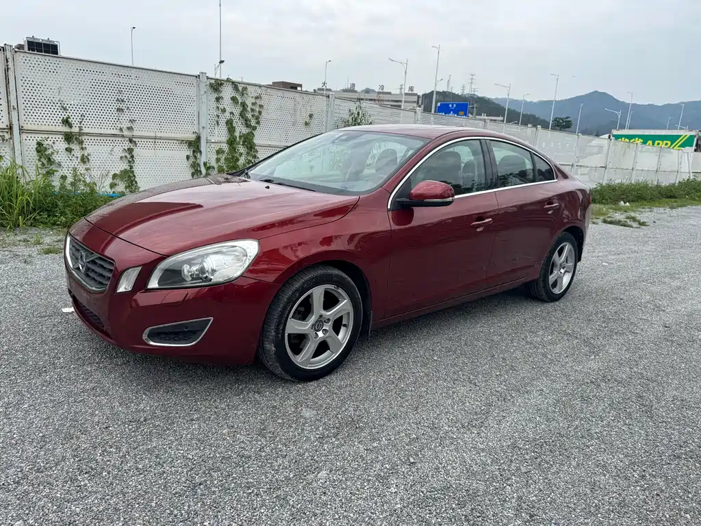 Купить Volvo S60