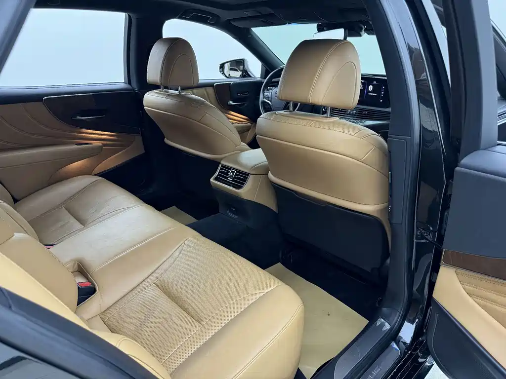 Lexus LS — миниатюра 6