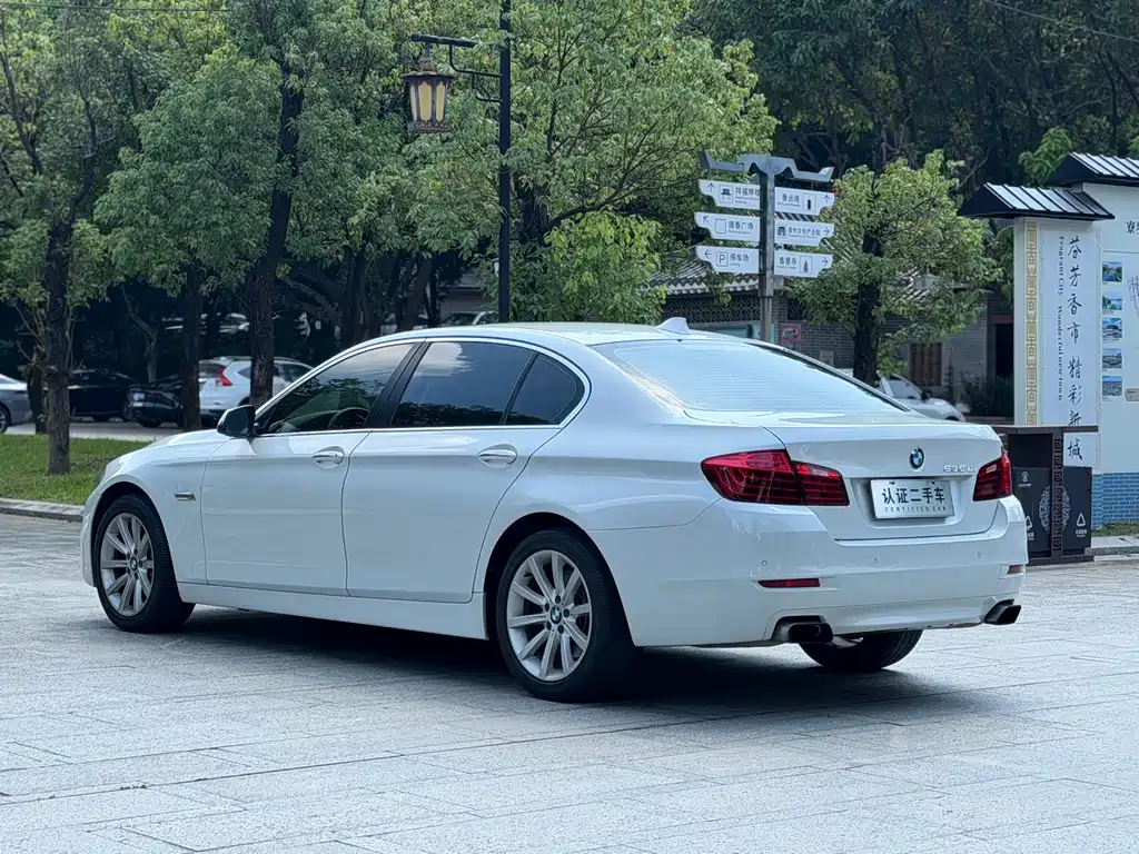 BMW 5 Series — миниатюра 6