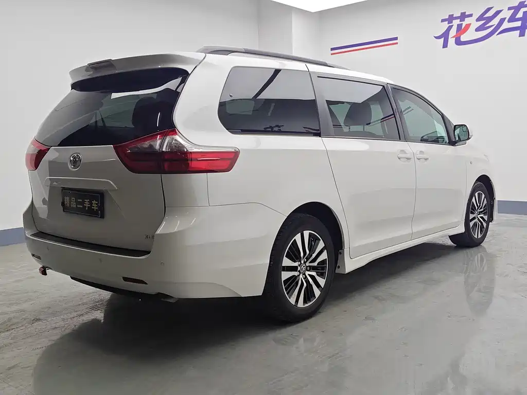 Toyota Sienna — миниатюра 28