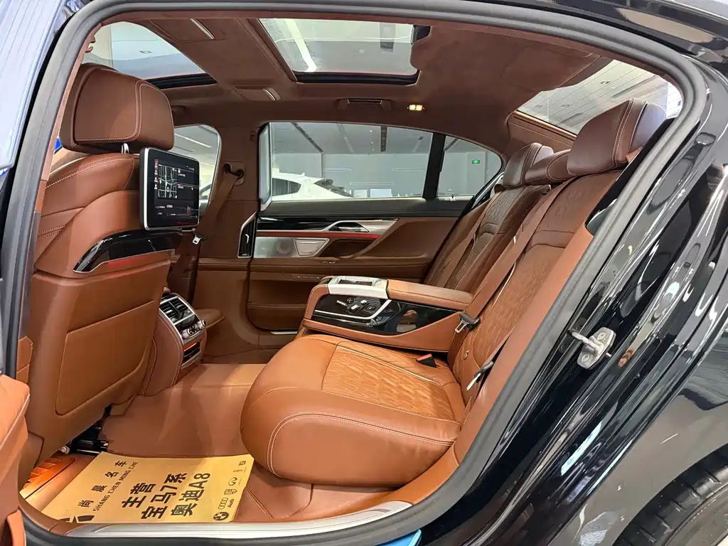 BMW 7 Series — миниатюра 16