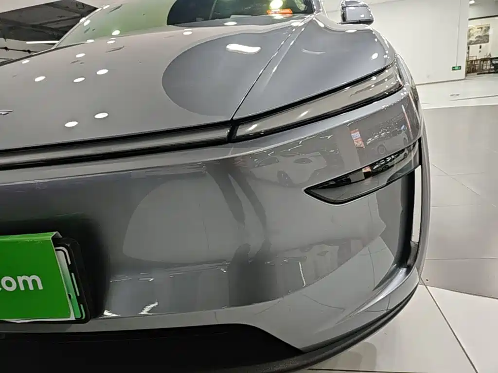Tesla Model Y — миниатюра 24