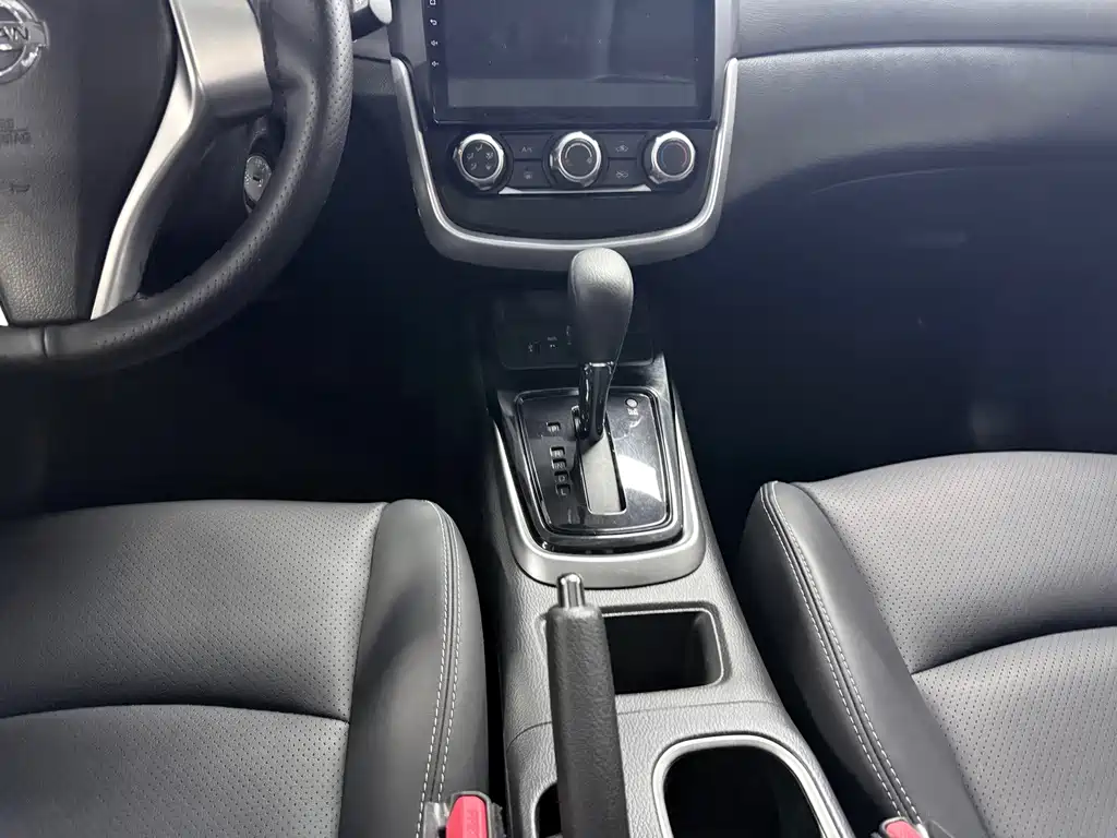 Nissan Tiida — миниатюра 15