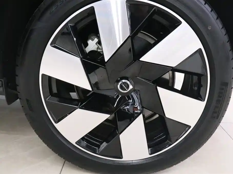 VOLVO XC60 PLUG IN HYBRID