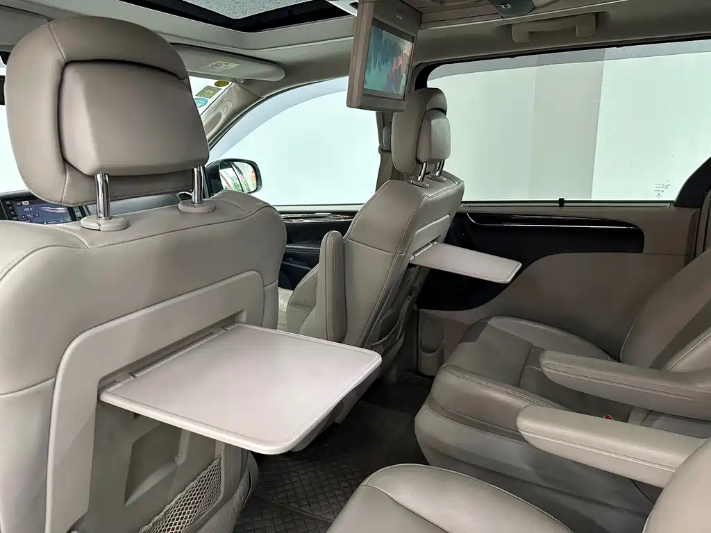 Chrysler Grand Voyager (Import) — миниатюра 20