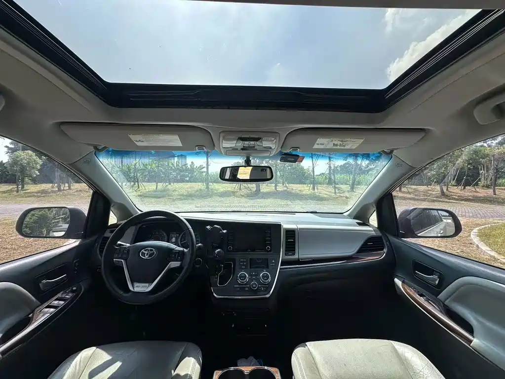 Toyota Sienna — миниатюра 6