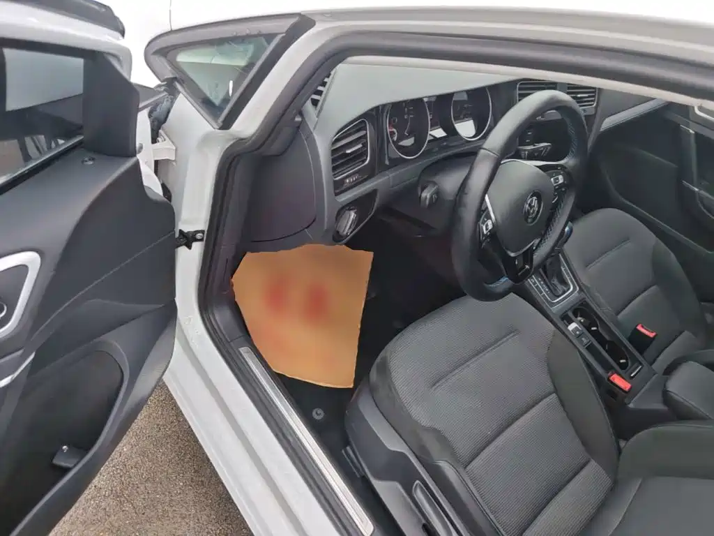 Volkswagen Golf EV — миниатюра 16