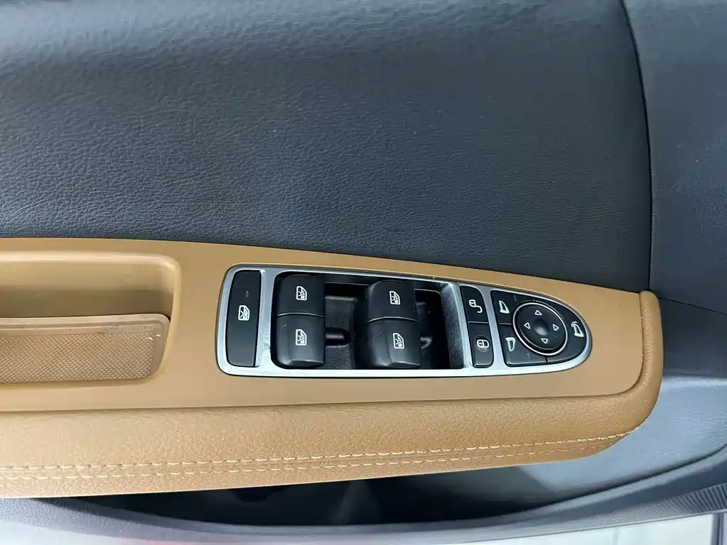 BYD MAX — миниатюра 18