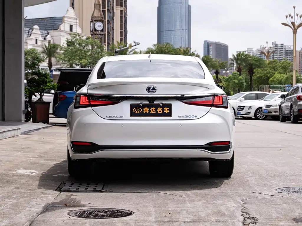 Lexus ES — миниатюра 5