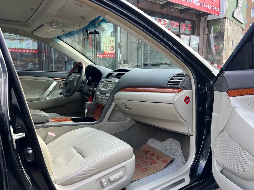 Toyota Camry — миниатюра 8
