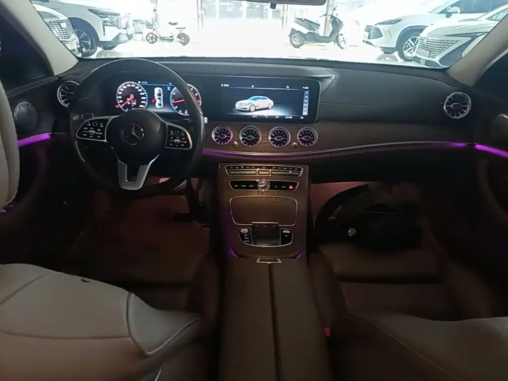 Mercedes-Benz E-Class — миниатюра 10