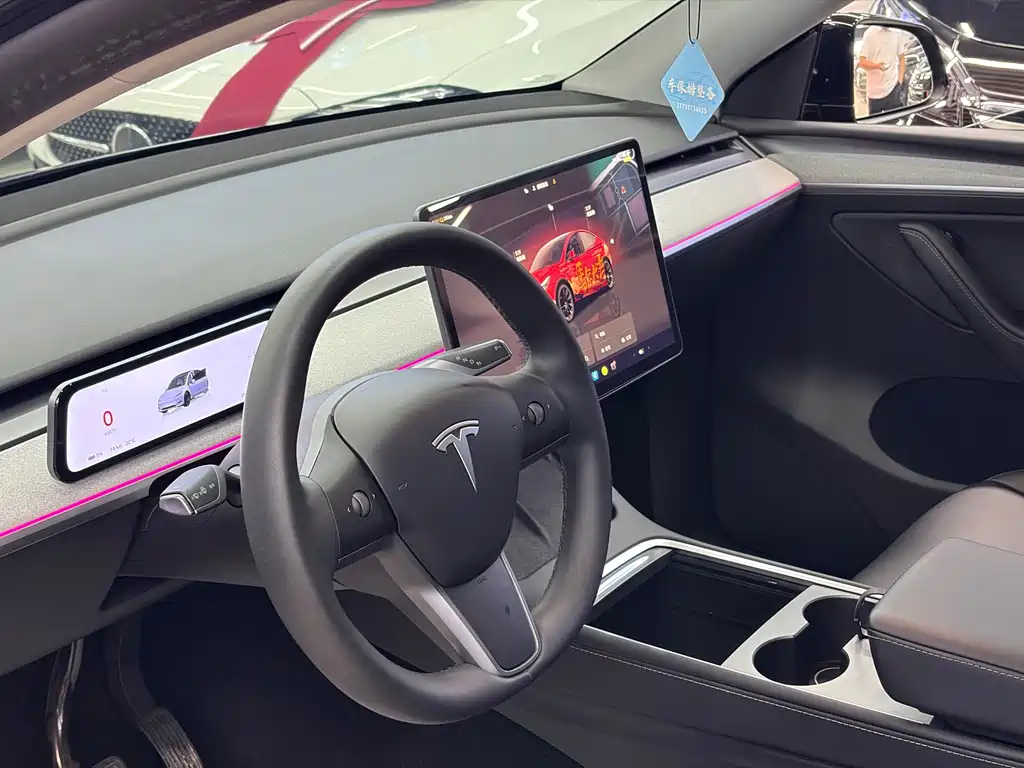 Tesla Model Y — миниатюра 7