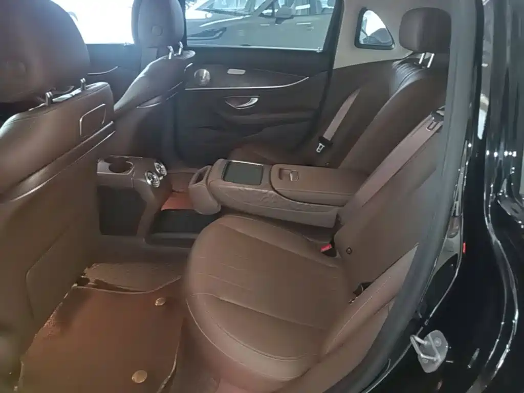 Mercedes-Benz E-Class — миниатюра 17