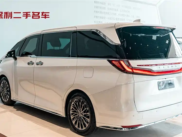 Lexus LM 350h 7-seat Elegant Elegant Edition, фото 3