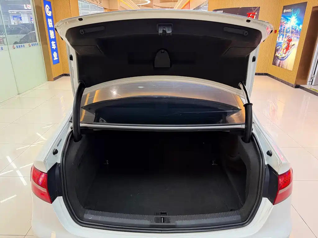 Audi A4L — миниатюра 11