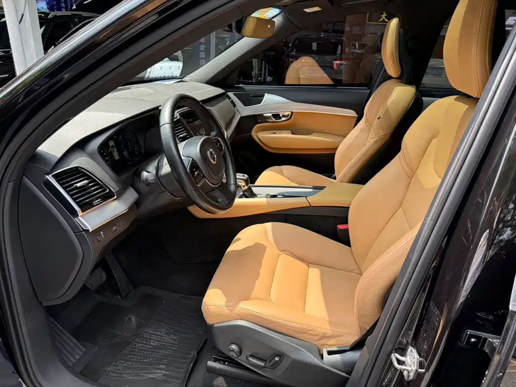 Volvo XC90 — миниатюра 7