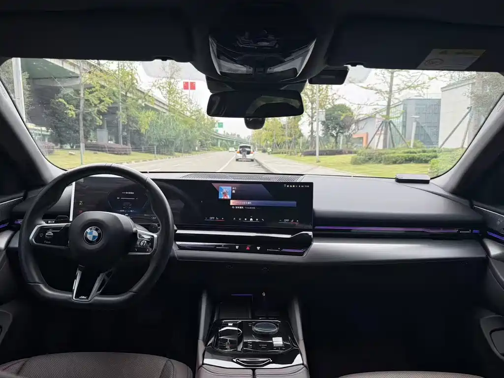 BMW 5 Series — миниатюра 6