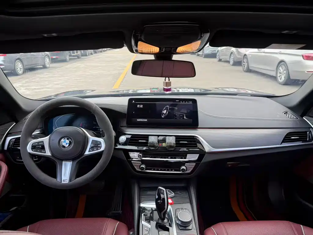 BMW 5 Series New Energy — миниатюра 10