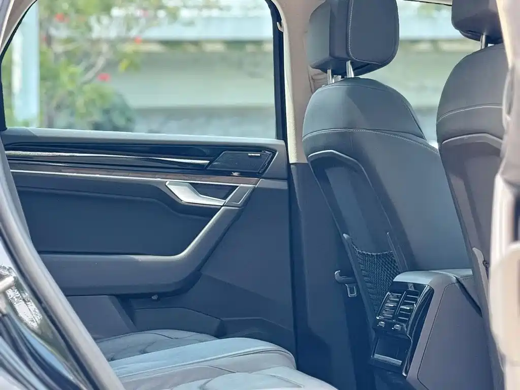 Volkswagen Touareg — миниатюра 14