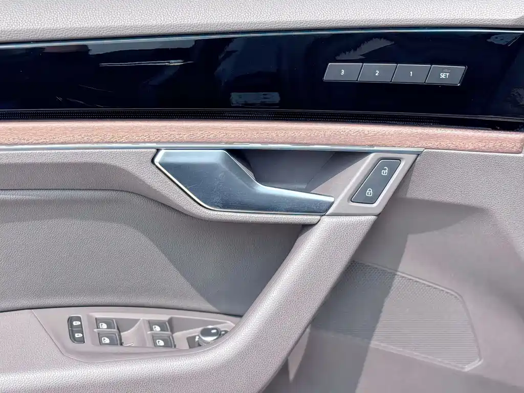 Volkswagen Touareg — миниатюра 15