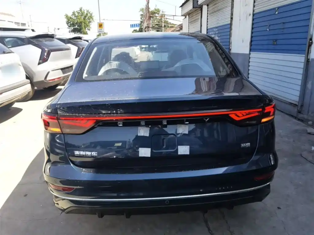 Geely Emgrand 2026 400 1.5L CVT