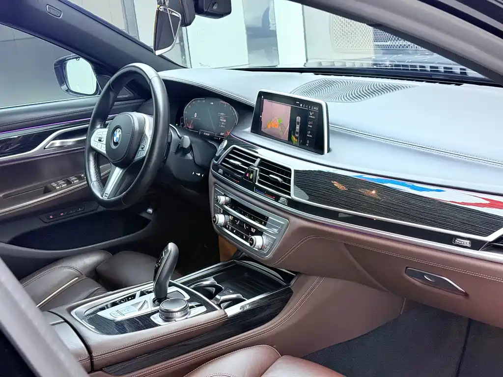 BMW 7 Series — миниатюра 6