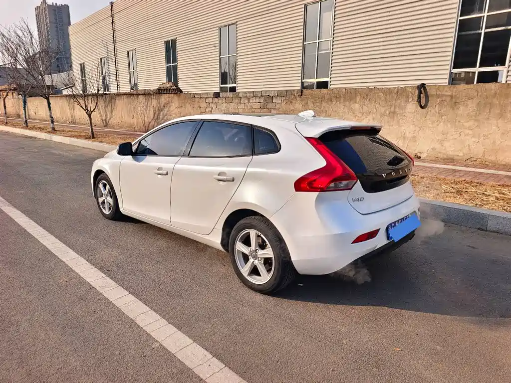 VOLVO V40