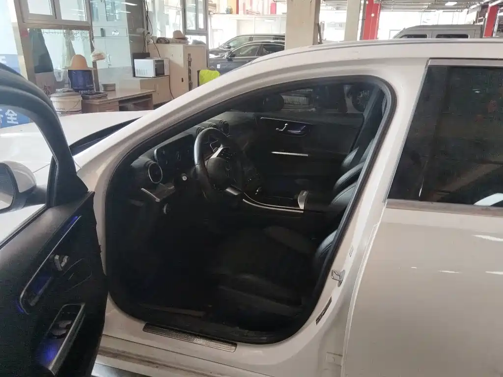 Mercedes-Benz C-Class — миниатюра 5