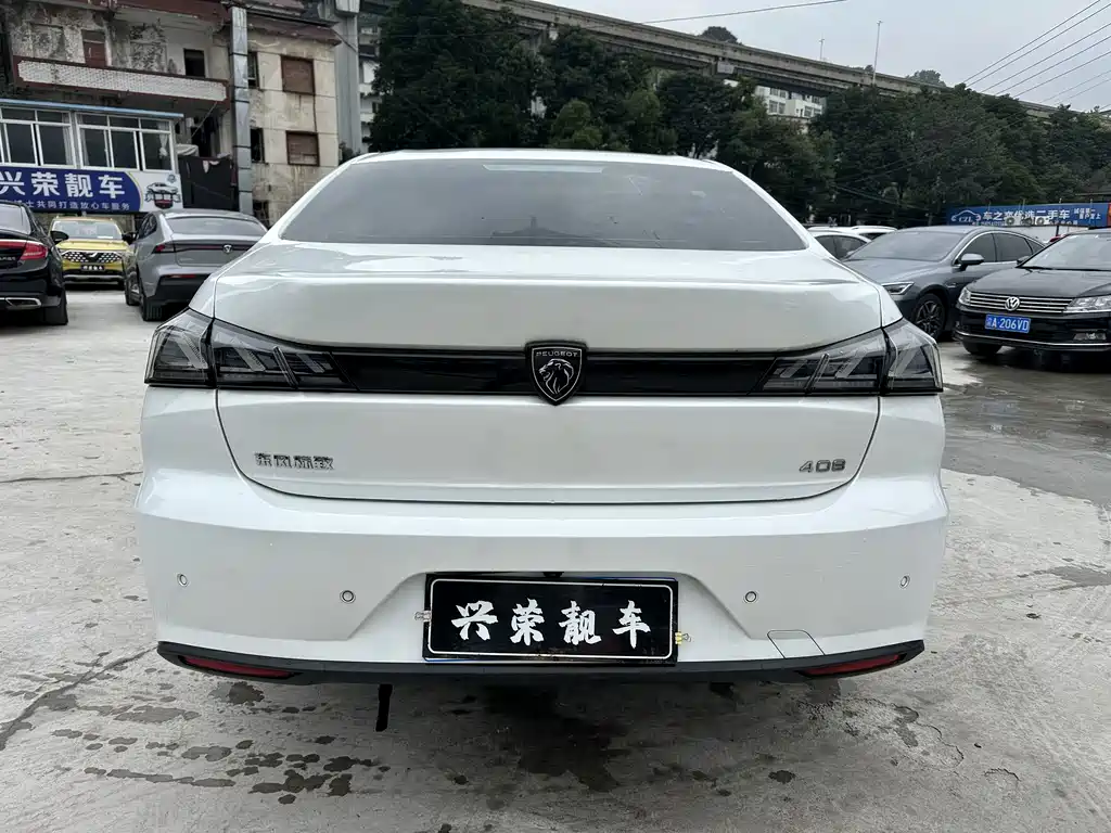PEUGEOT 408