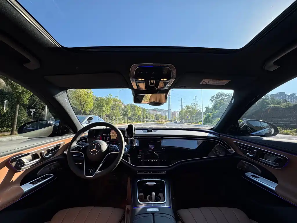 Mercedes-Benz E-Class — миниатюра 13