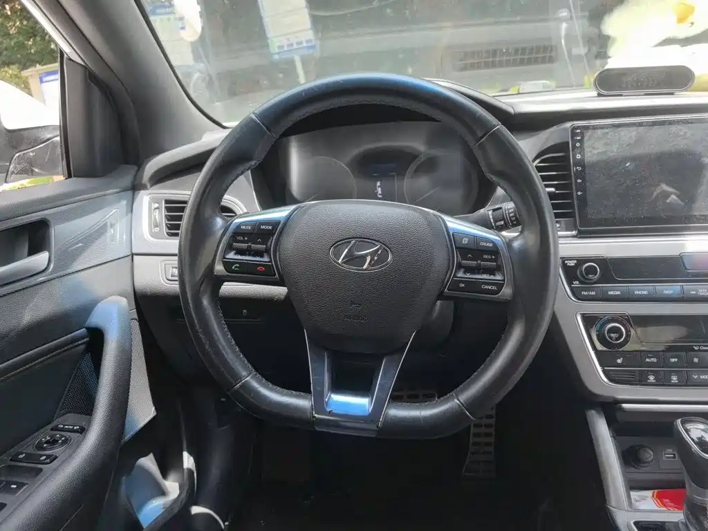 Hyundai Sonata — миниатюра 6