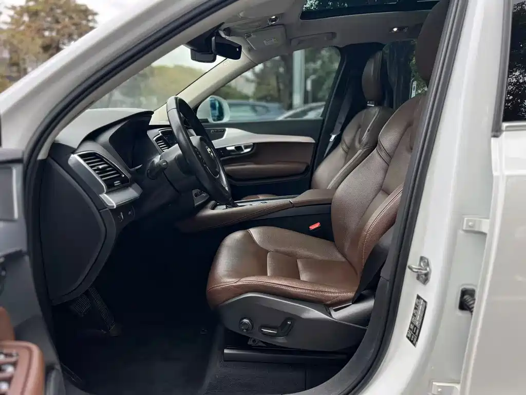 Volvo XC90 2018 T6 7 мест