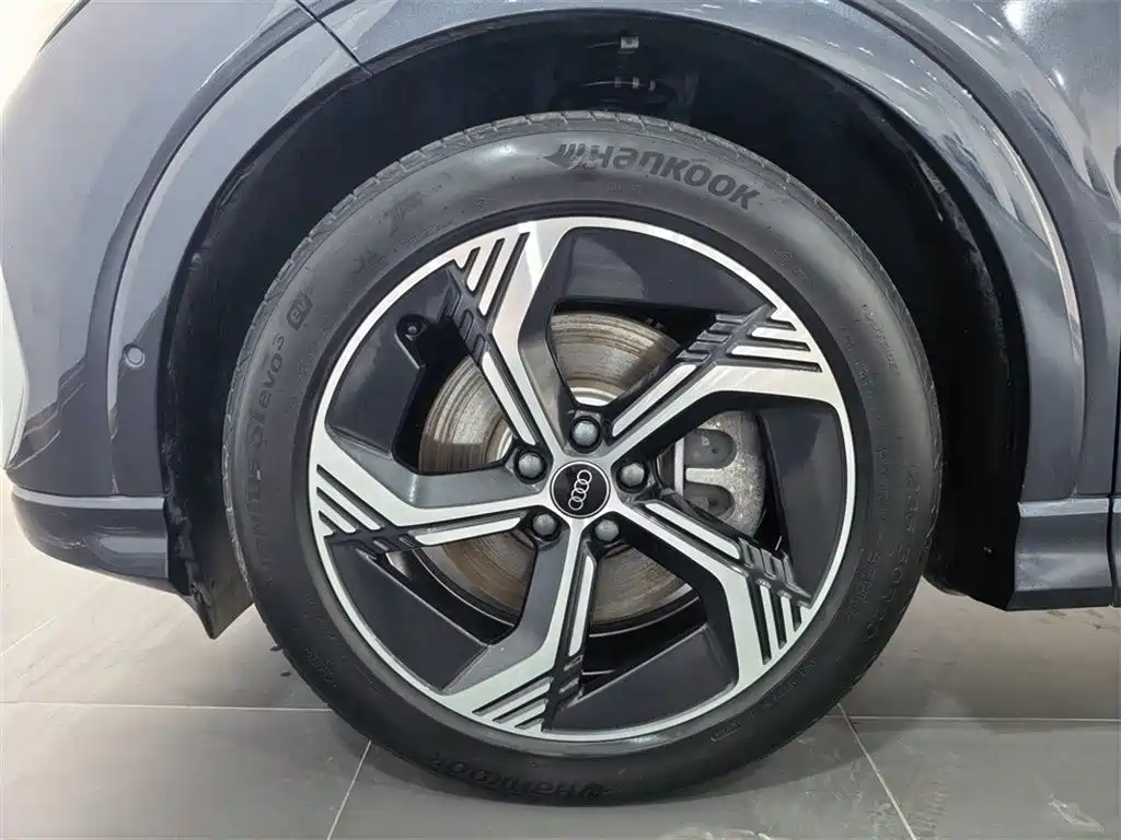 Audi Q4 e-tron — миниатюра 14