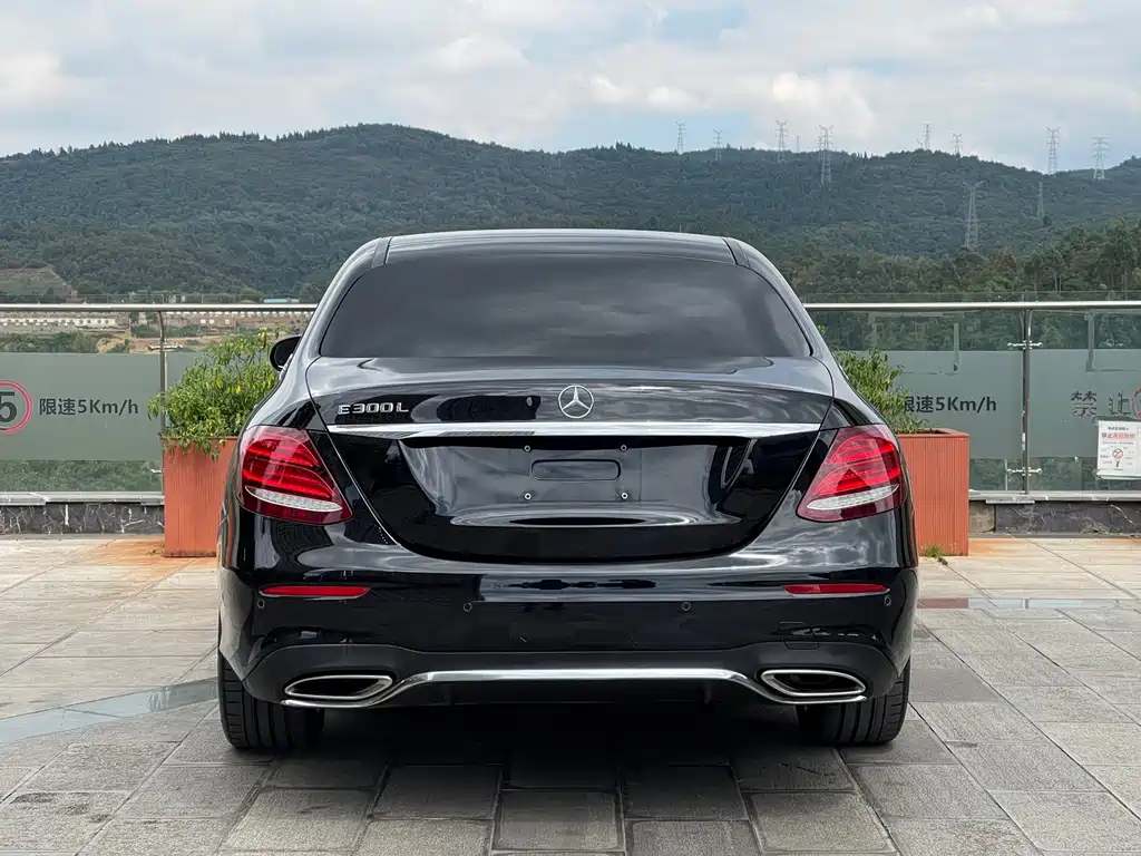 Mercedes-Benz E-Class — миниатюра 8