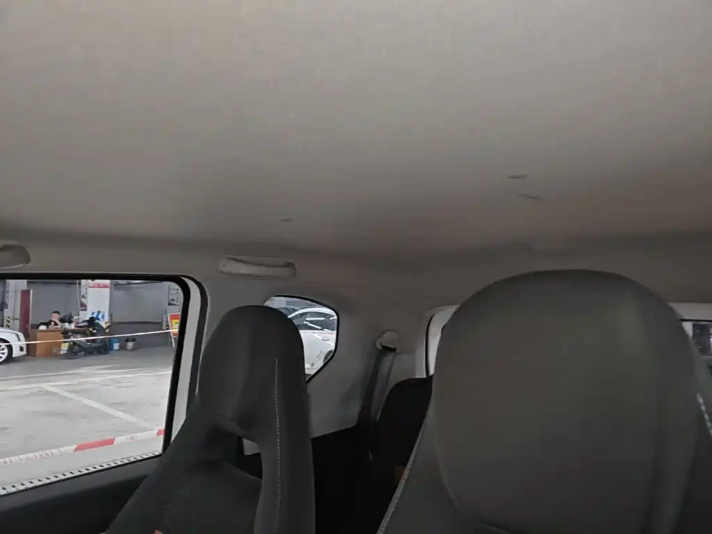 Wuling MINIEV — миниатюра 18