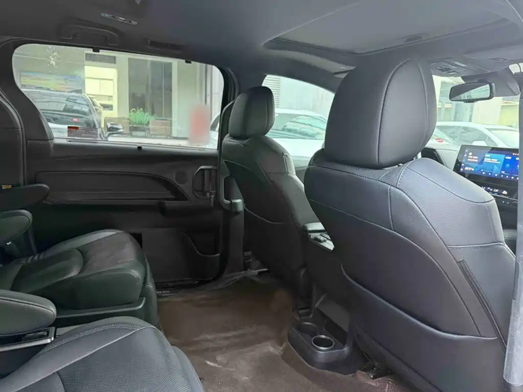 Toyota Sienna — миниатюра 7
