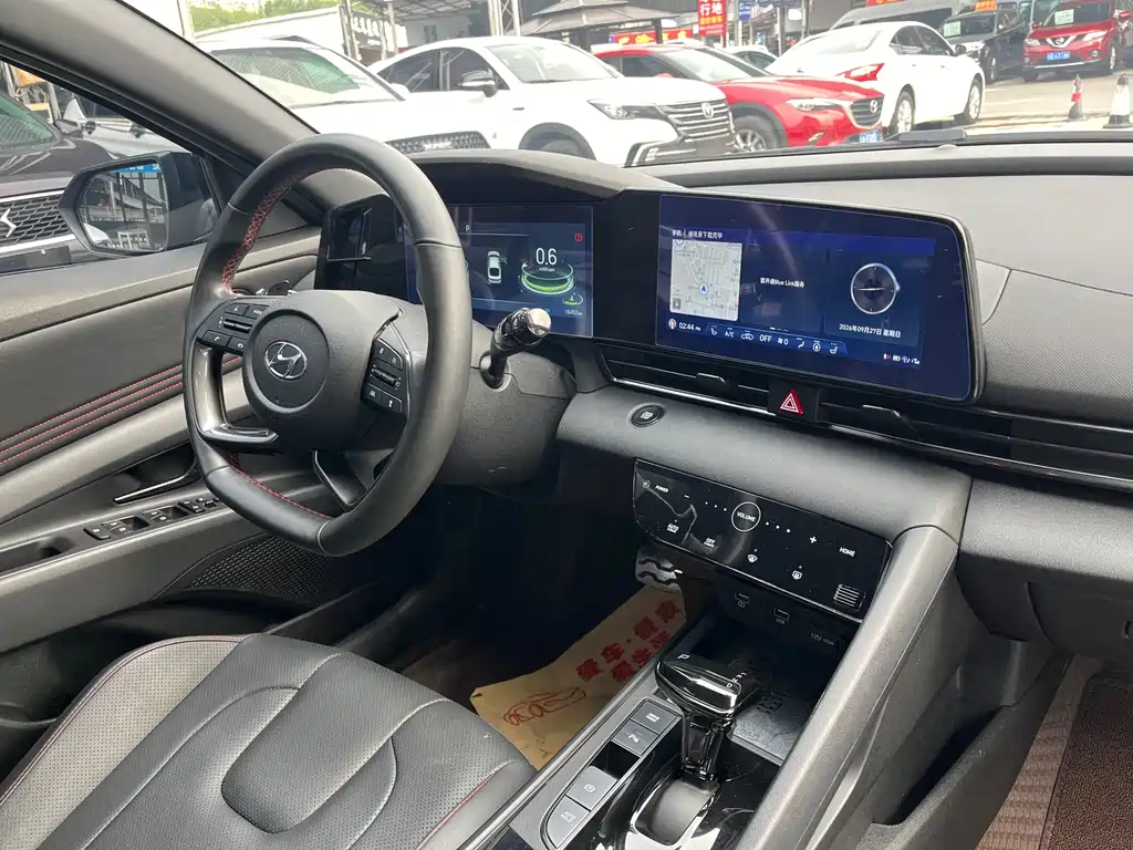 Hyundai Elantra — миниатюра 10
