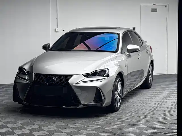 2019 Lexus IS