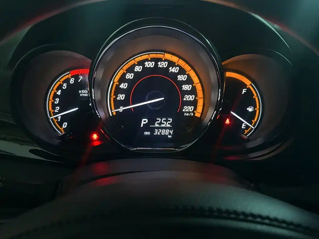 Toyota Yaris L — миниатюра 4
