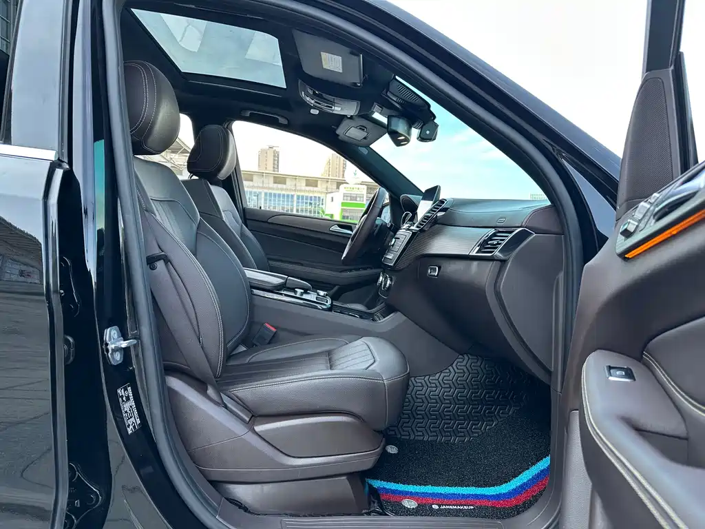 Mercedes-Benz GLE (Import) — миниатюра 23