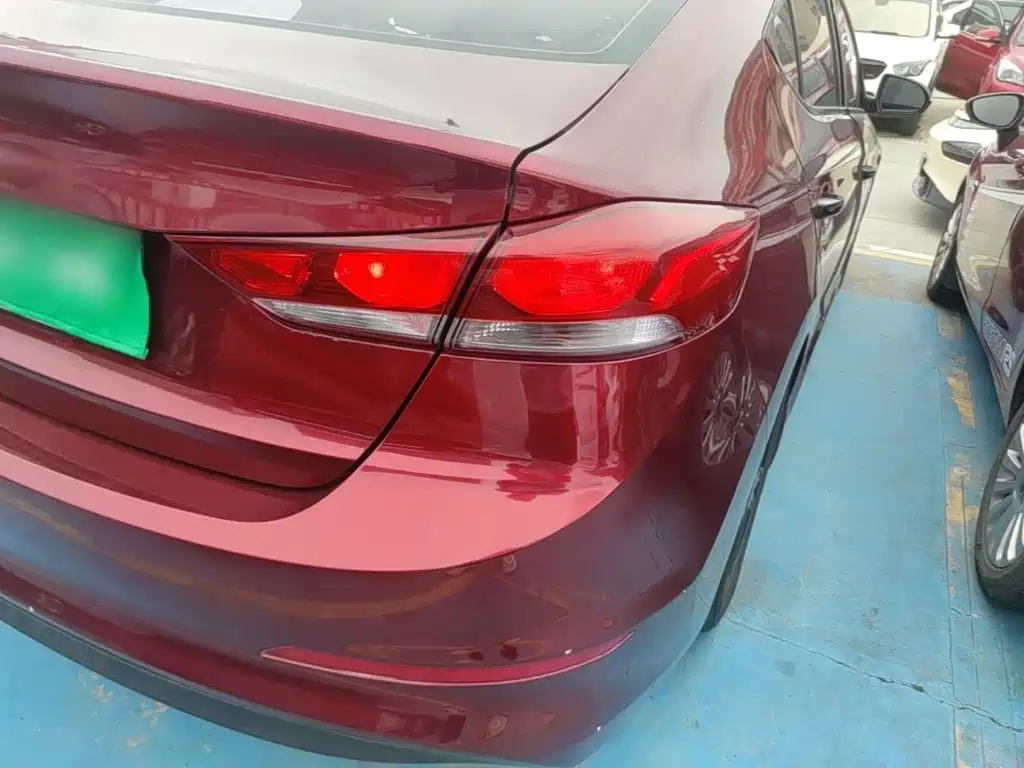 Hyundai Elantra — миниатюра 8