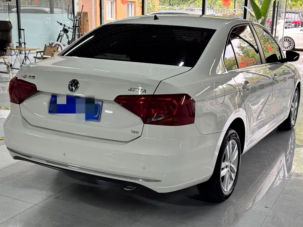 Volkswagen Jetta — миниатюра 6