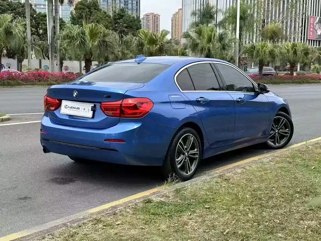 BMW 1 SERIES