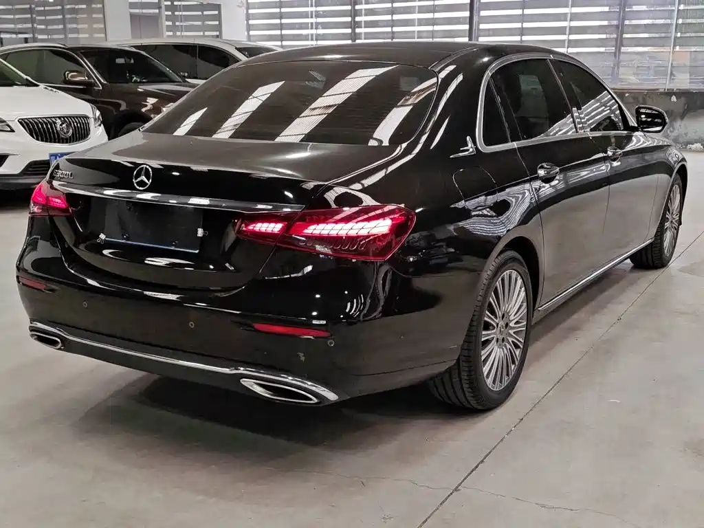 Mercedes-Benz E-Class — миниатюра 2